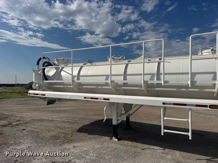 image for item DY3308 2012 Pinsa Cisterna vacuum trailer