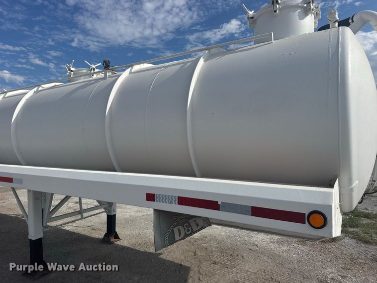image for item DY3308 2012 Pinsa Cisterna vacuum trailer