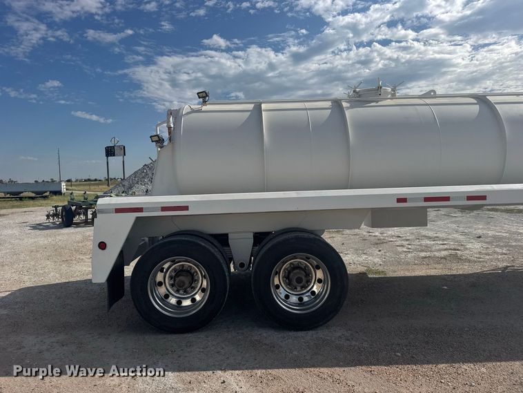 image for item DY3308 2012 Pinsa Cisterna vacuum trailer