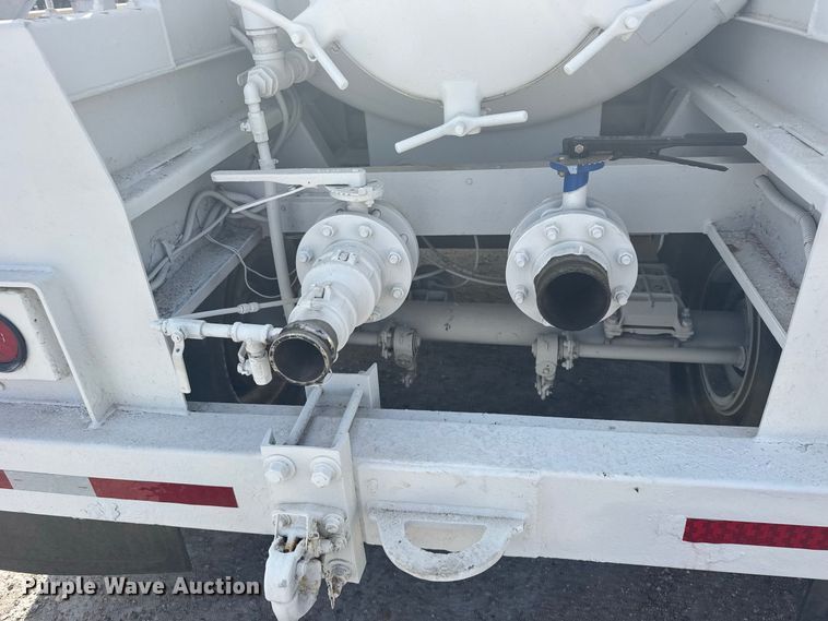 image for item DY3308 2012 Pinsa Cisterna vacuum trailer