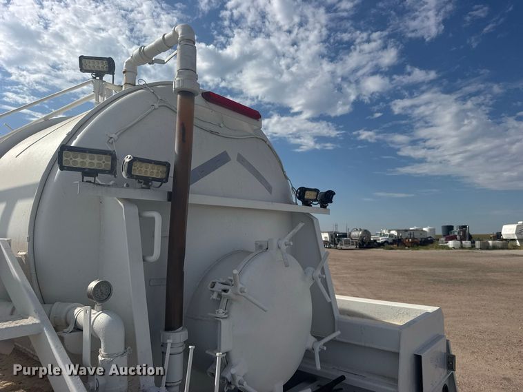 image for item DY3308 2012 Pinsa Cisterna vacuum trailer