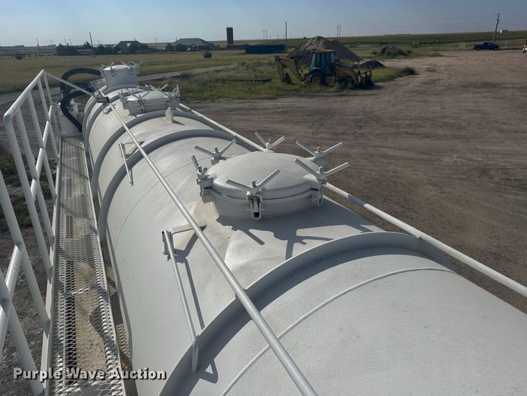 image for item DY3308 2012 Pinsa Cisterna vacuum trailer
