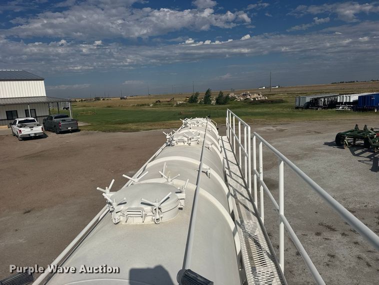 image for item DY3308 2012 Pinsa Cisterna vacuum trailer