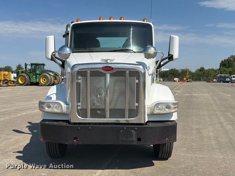 image for item DZ4698 2015 Peterbilt 567 semi truck