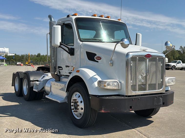image for item DZ4698 2015 Peterbilt 567 semi truck