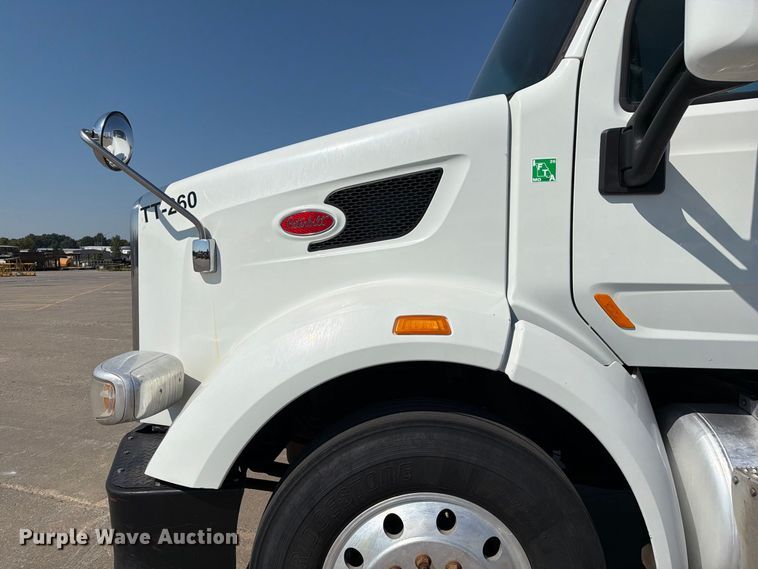 image for item DZ4698 2015 Peterbilt 567 semi truck