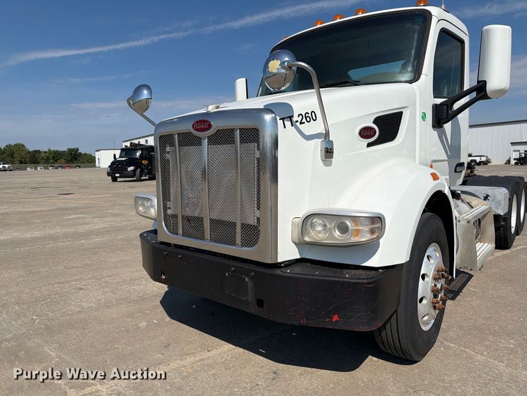 image for item DZ4698 2015 Peterbilt 567 semi truck