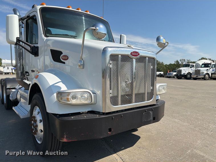 image for item DZ4698 2015 Peterbilt 567 semi truck
