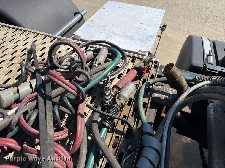 image for item DZ4698 2015 Peterbilt 567 semi truck
