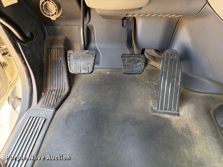 image for item DZ4698 2015 Peterbilt 567 semi truck