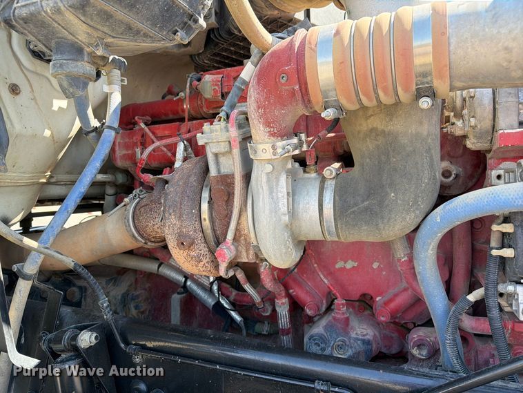 image for item DZ4698 2015 Peterbilt 567 semi truck