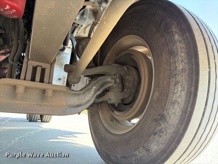 image for item DZ4698 2015 Peterbilt 567 semi truck