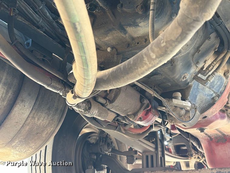 image for item DZ4698 2015 Peterbilt 567 semi truck