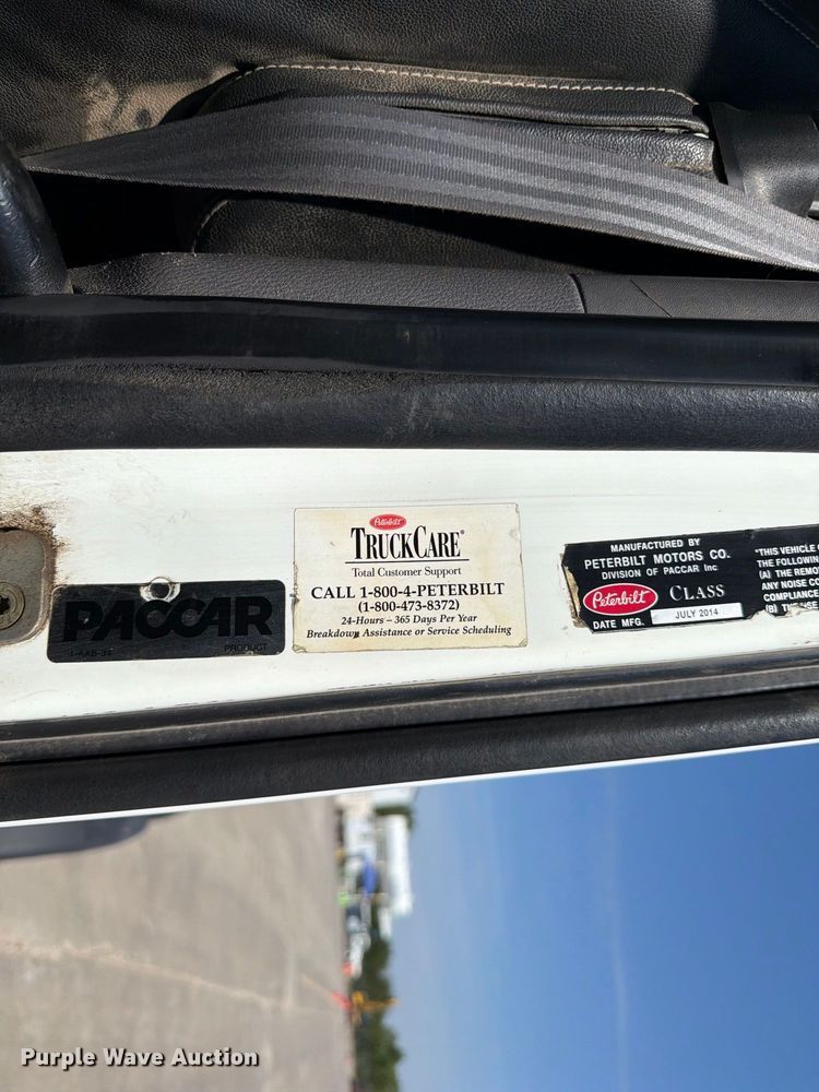 image for item DZ4698 2015 Peterbilt 567 semi truck