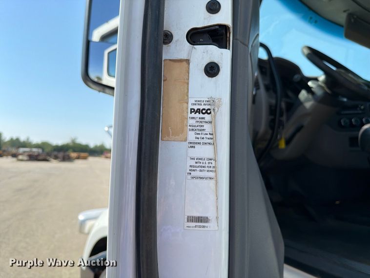 image for item DZ4698 2015 Peterbilt 567 semi truck