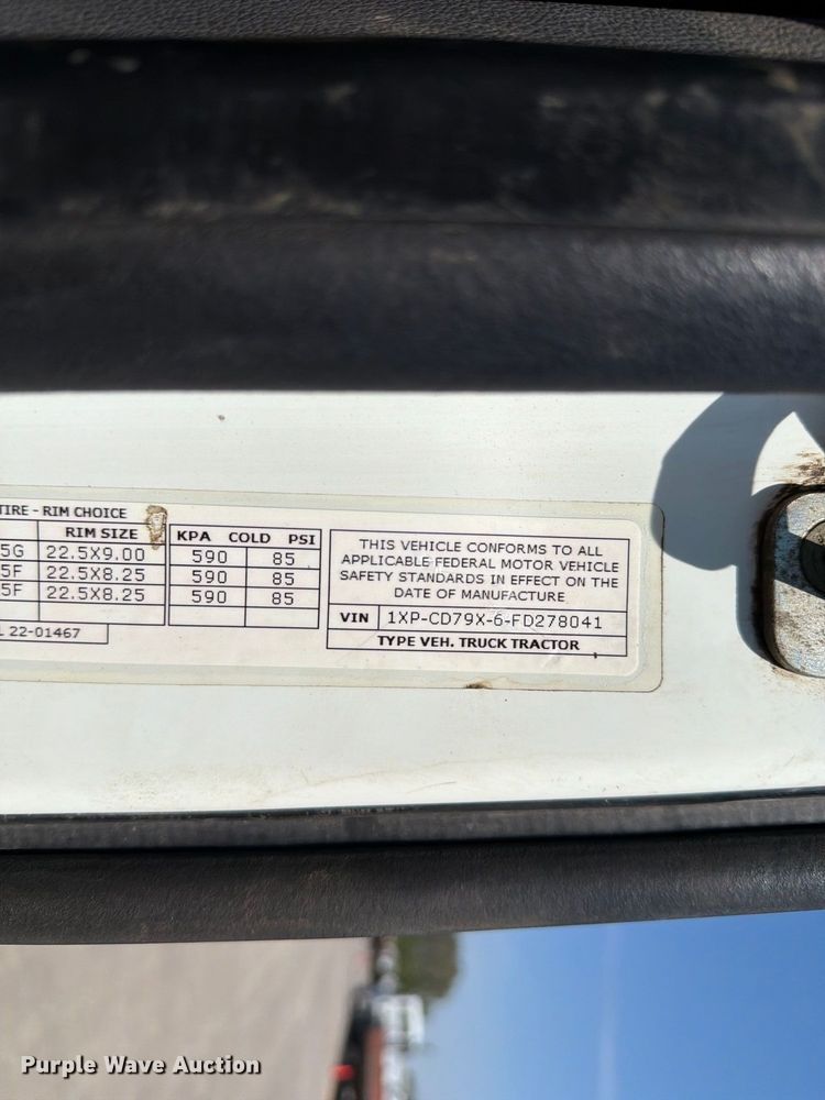 image for item DZ4698 2015 Peterbilt 567 semi truck