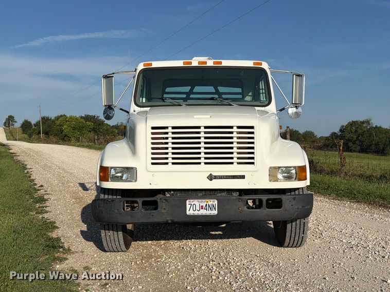 image for item DZ4750 2000 International 4700 Low Profile flatbed truck