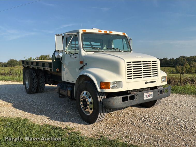 image for item DZ4750 2000 International 4700 Low Profile flatbed truck