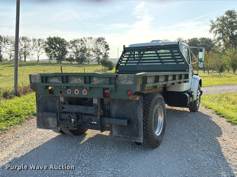 image for item DZ4750 2000 International 4700 Low Profile flatbed truck
