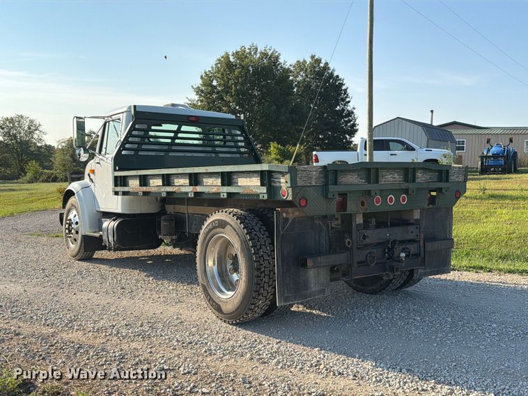 image for item DZ4750 2000 International 4700 Low Profile flatbed truck