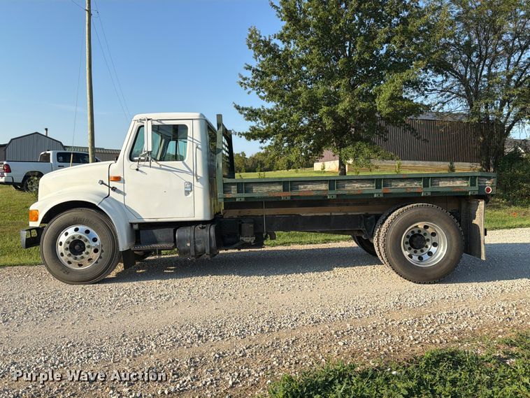 image for item DZ4750 2000 International 4700 Low Profile flatbed truck