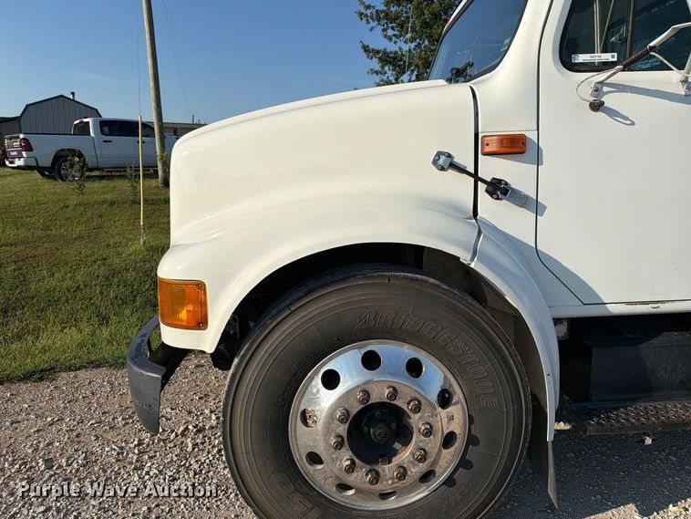 image for item DZ4750 2000 International 4700 Low Profile flatbed truck