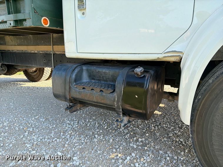 image for item DZ4750 2000 International 4700 Low Profile flatbed truck