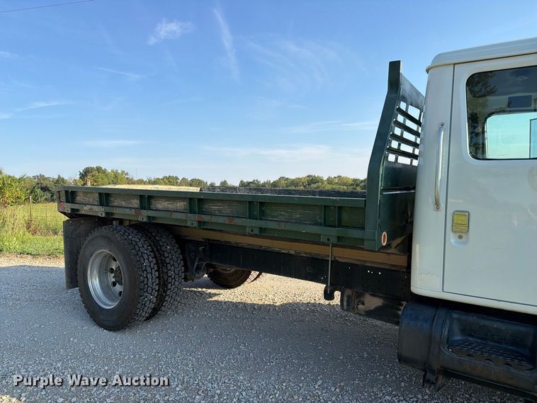 image for item DZ4750 2000 International 4700 Low Profile flatbed truck