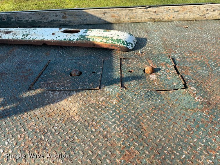 image for item DZ4750 2000 International 4700 Low Profile flatbed truck