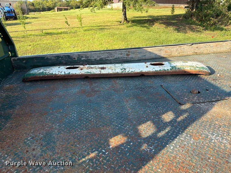 image for item DZ4750 2000 International 4700 Low Profile flatbed truck