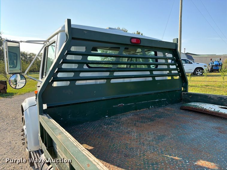 image for item DZ4750 2000 International 4700 Low Profile flatbed truck