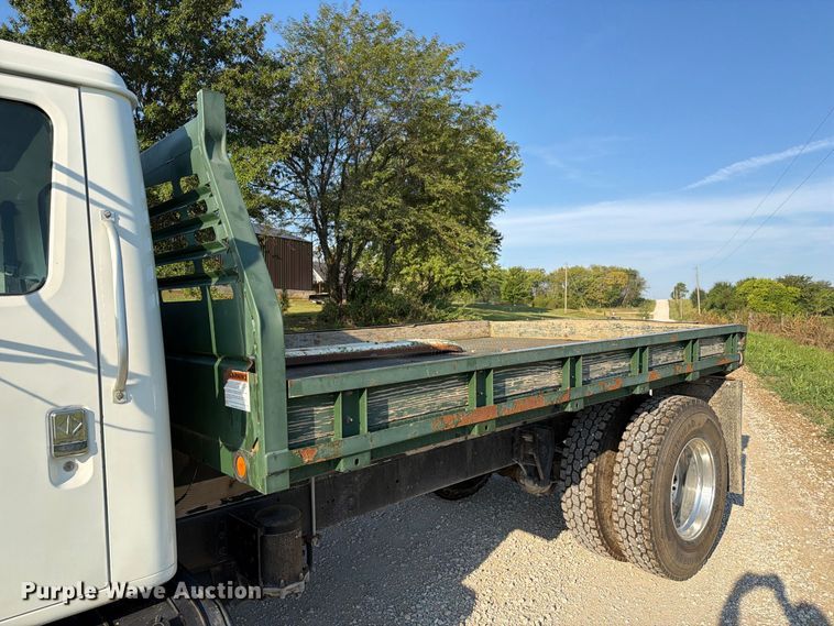 image for item DZ4750 2000 International 4700 Low Profile flatbed truck