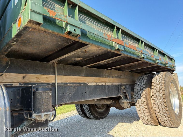 image for item DZ4750 2000 International 4700 Low Profile flatbed truck