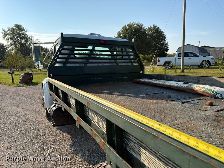 image for item DZ4750 2000 International 4700 Low Profile flatbed truck