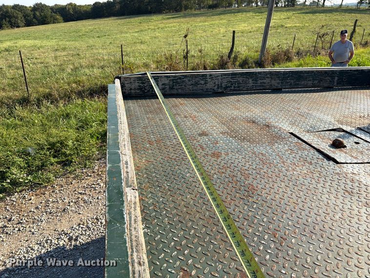 image for item DZ4750 2000 International 4700 Low Profile flatbed truck