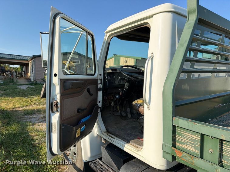 image for item DZ4750 2000 International 4700 Low Profile flatbed truck
