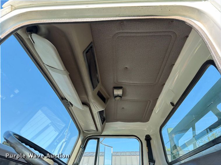 image for item DZ4750 2000 International 4700 Low Profile flatbed truck