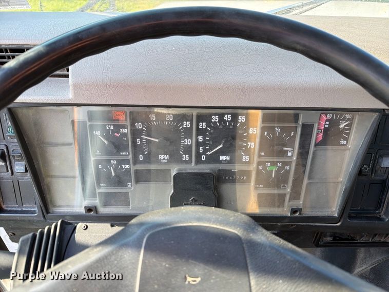 image for item DZ4750 2000 International 4700 Low Profile flatbed truck