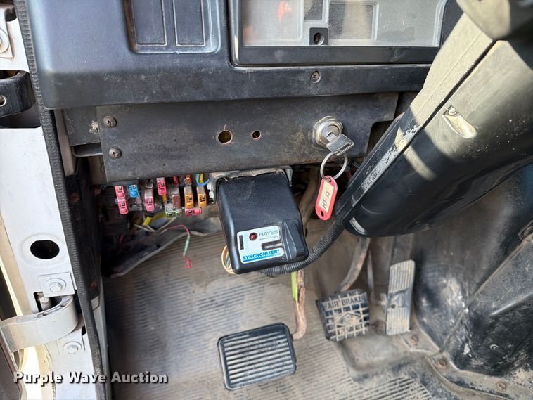image for item DZ4750 2000 International 4700 Low Profile flatbed truck