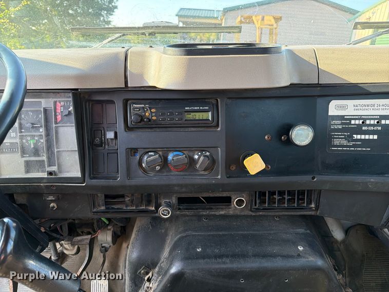image for item DZ4750 2000 International 4700 Low Profile flatbed truck