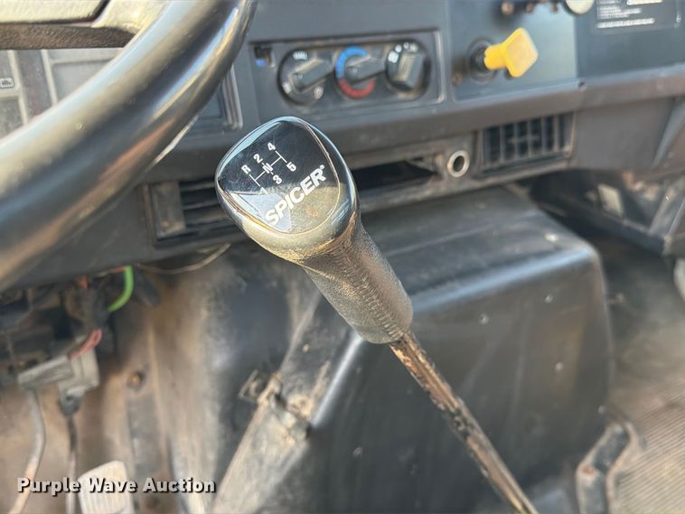 image for item DZ4750 2000 International 4700 Low Profile flatbed truck