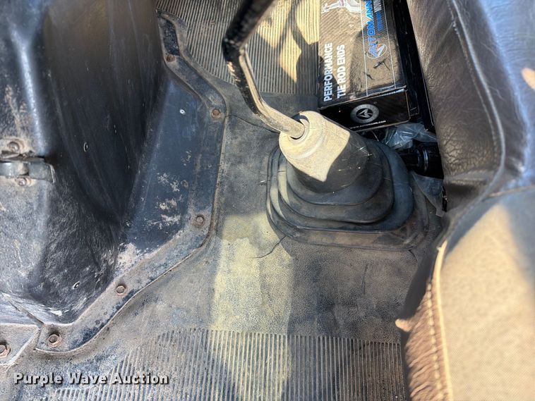 image for item DZ4750 2000 International 4700 Low Profile flatbed truck
