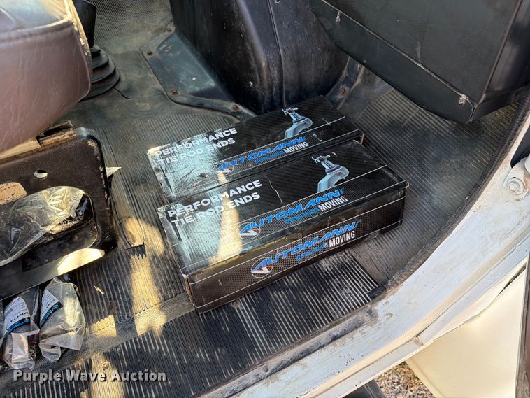 image for item DZ4750 2000 International 4700 Low Profile flatbed truck