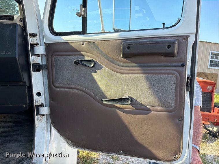 image for item DZ4750 2000 International 4700 Low Profile flatbed truck