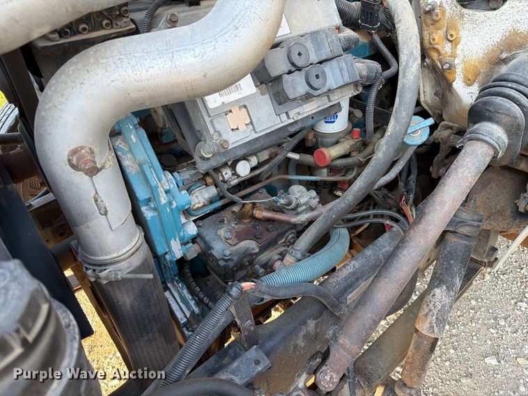 image for item DZ4750 2000 International 4700 Low Profile flatbed truck