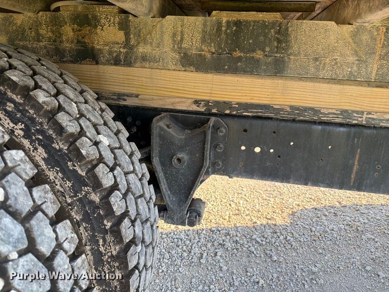 image for item DZ4750 2000 International 4700 Low Profile flatbed truck