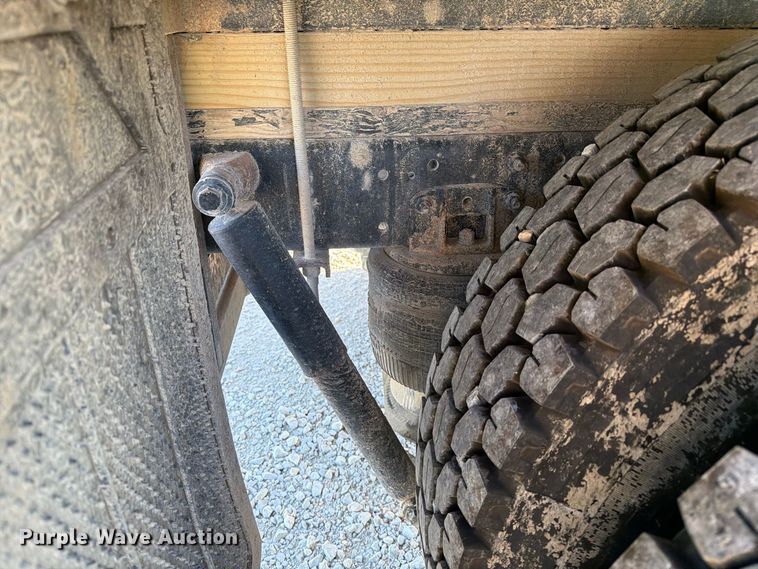 image for item DZ4750 2000 International 4700 Low Profile flatbed truck