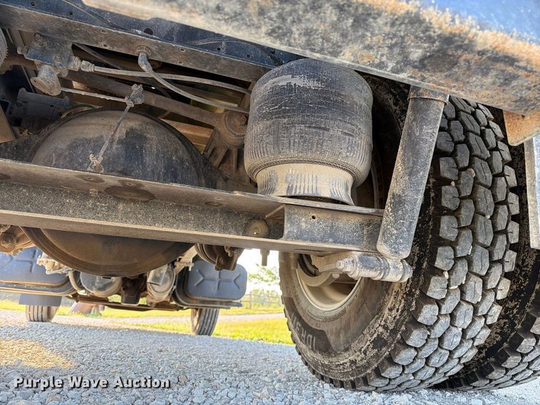 image for item DZ4750 2000 International 4700 Low Profile flatbed truck