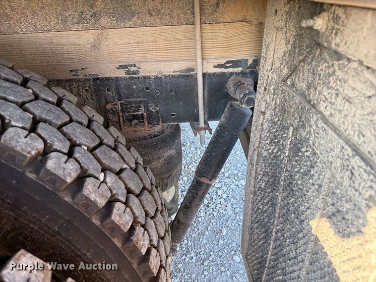 image for item DZ4750 2000 International 4700 Low Profile flatbed truck