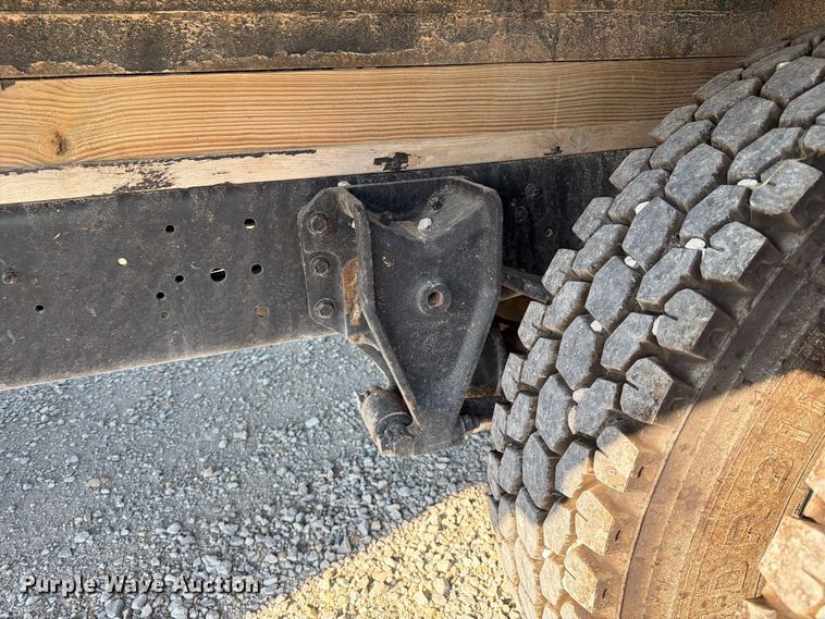 image for item DZ4750 2000 International 4700 Low Profile flatbed truck